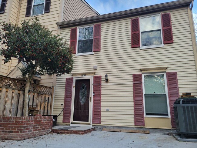 Building Photo - Lovely 3 BR/1.5 BA EOG Townhome in Burtons...