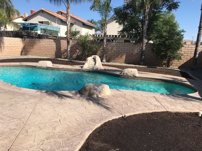 Building Photo - 4bd 3ba Charming Home For Rent!