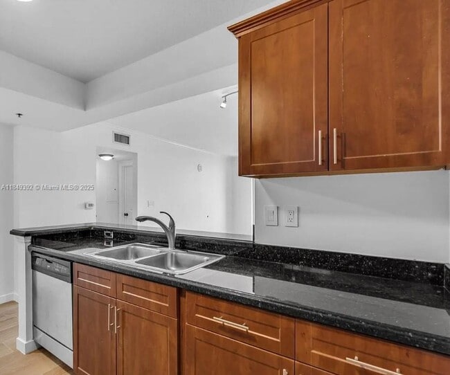 Building Photo - 2665 SW 37th Ave