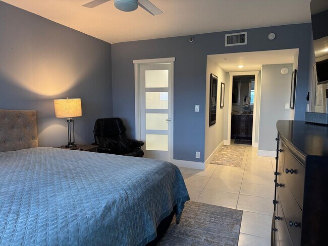 Building Photo - 3510 Oaks Way