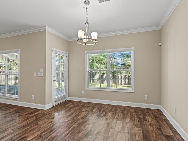 Building Photo - 114 Summer Pointe Ln NW