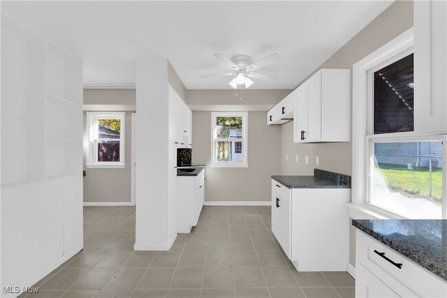 Building Photo - 23198 Gay St