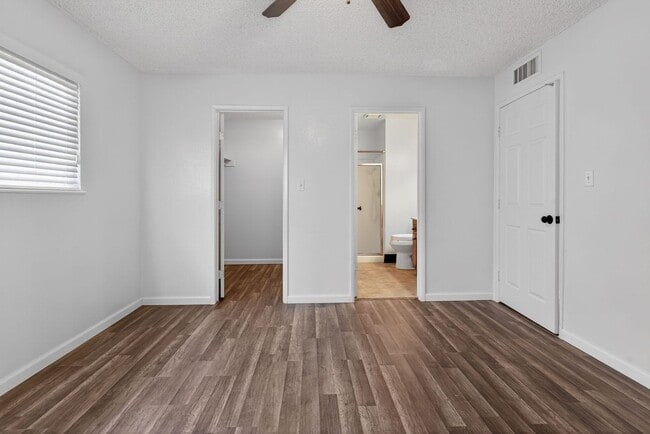 Building Photo - 4115 N Briarwood Ave