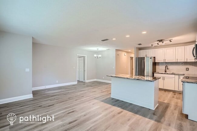 Building Photo - 304 W Fern St