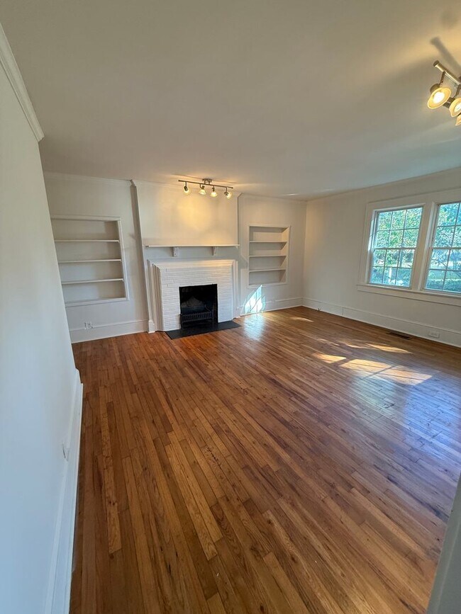 Building Photo - 0011