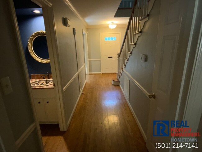 Building Photo - 711 Shea Dr