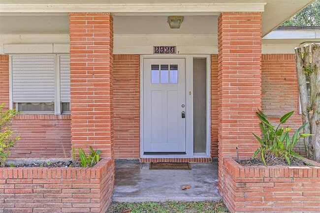 Building Photo - 2920 Heron Dr