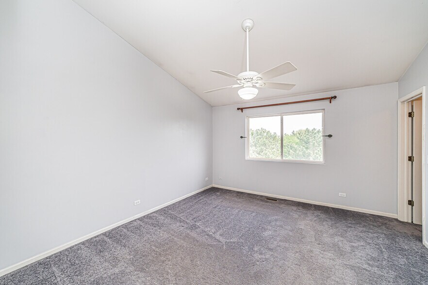 Building Photo - 1060 Ellsworth Dr