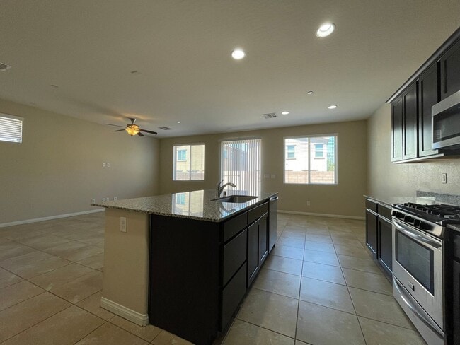 Building Photo - 4 BED 2.5 BATH 2 CAR GARAGE SINGLE FAMILY ...