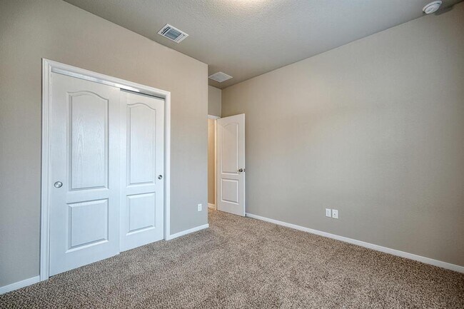 Building Photo - 113 San View Dr