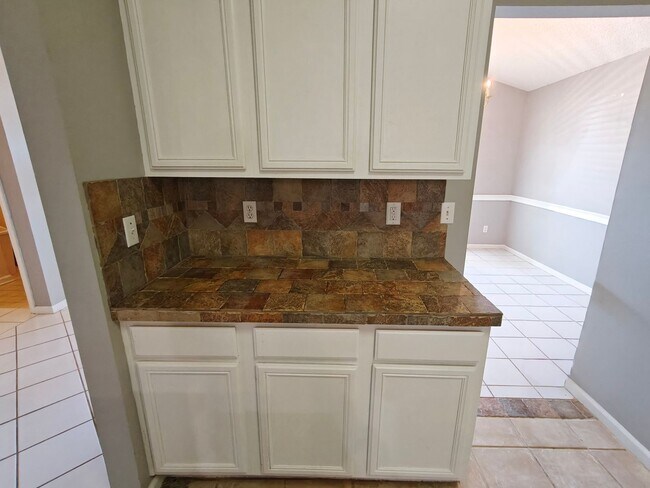 Building Photo - Florida Living at Its Best – 3BR Home with Hot Tub & Resort Amenities