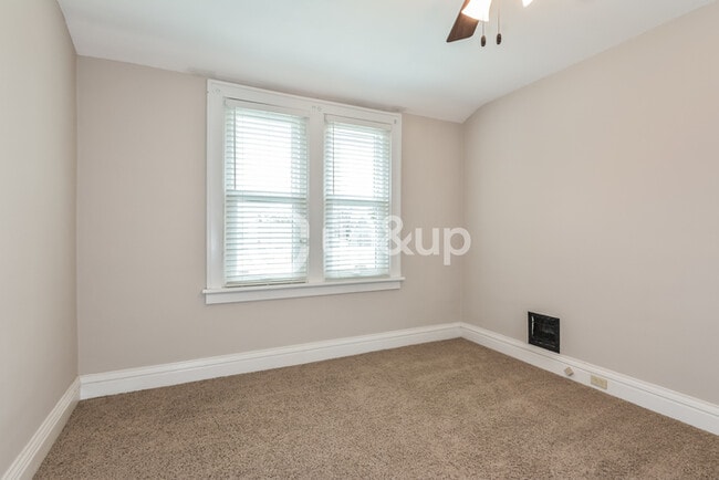 Building Photo - Fantastic 2bd/1ba home! Coming soon!