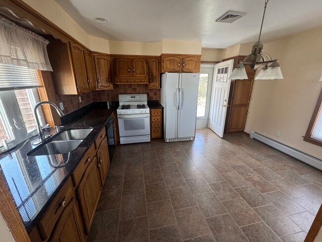 Building Photo - 102 E Liberty St