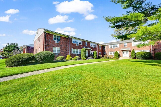 Building Photo - 237 N Middletown Rd