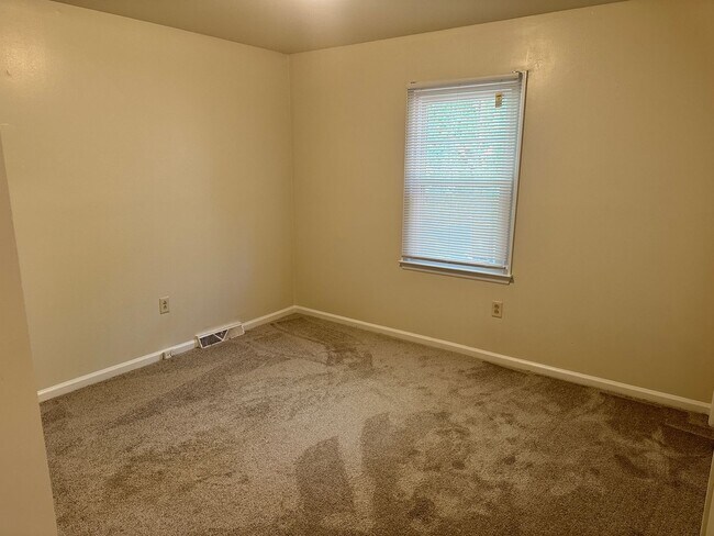 Building Photo - Beautiful Three Bedroom Home in the Wellington Subdivision!