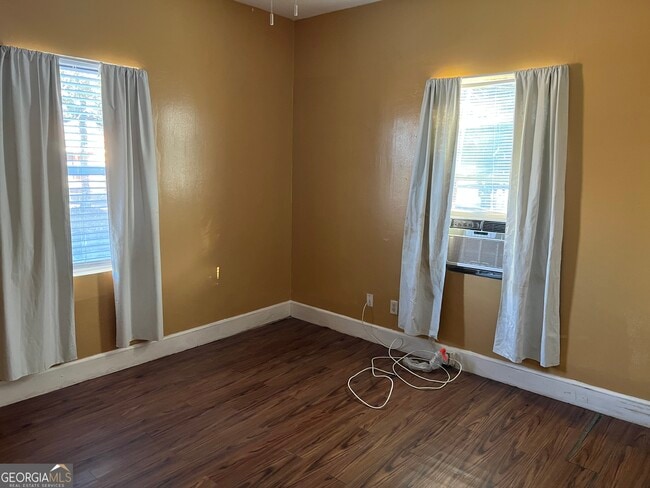 Building Photo - 2011 Albany St