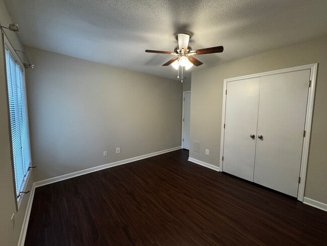 Building Photo - 104 Breckindale Cir