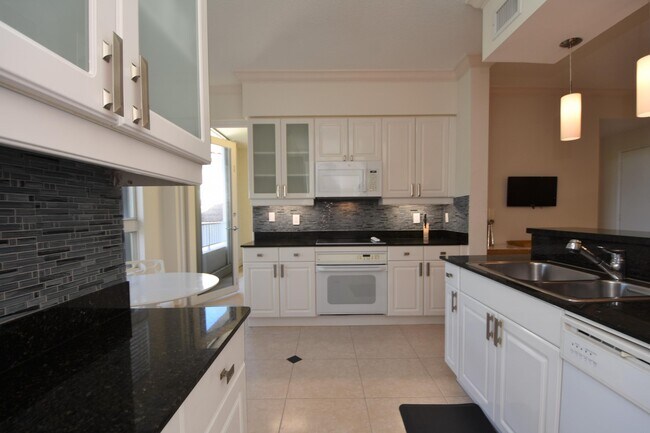 Building Photo - 707 Crandon Blvd