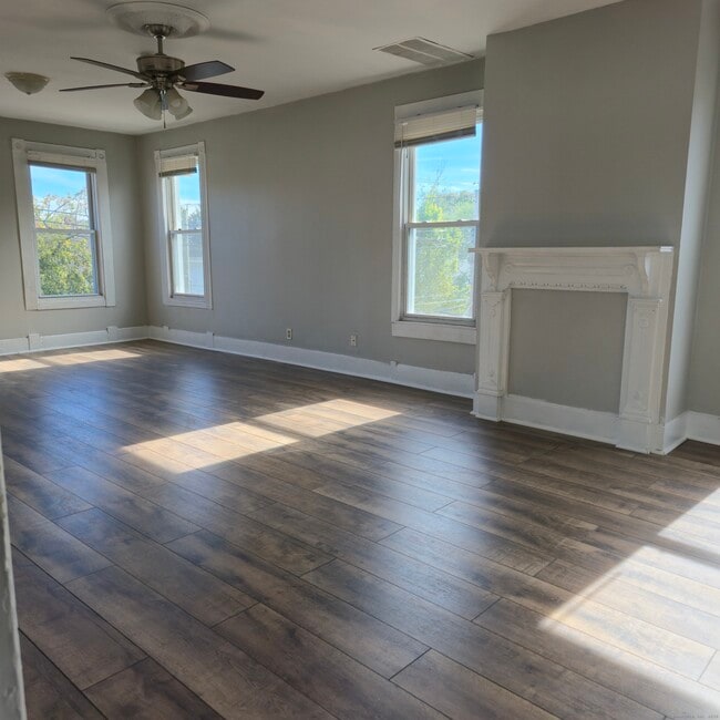 Building Photo - 168 Lloyd St