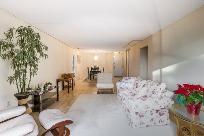 Building Photo - 1550 Worcester Rd