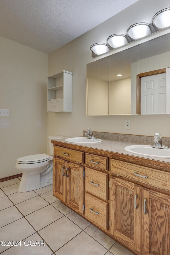 Building Photo - 4231 W 28th St