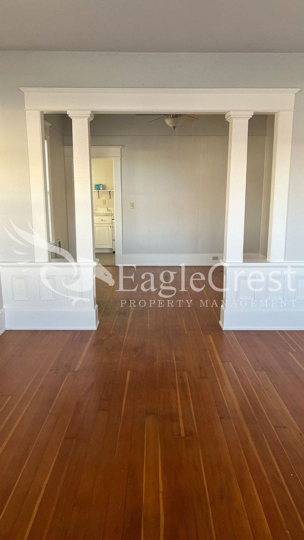 Building Photo - 105NSP