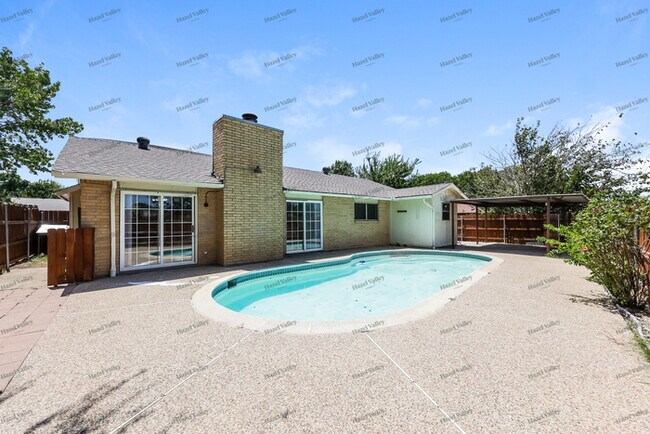 Building Photo - 3916 Wendover Dr