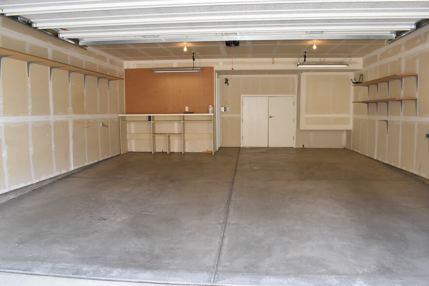 Oversized 2-Car Garage - 684 Mason St