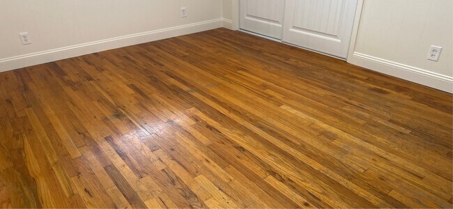 Building Photo - 938 Madison St