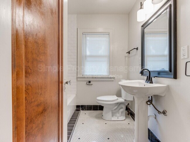 Building Photo - 2529 NW 16th St