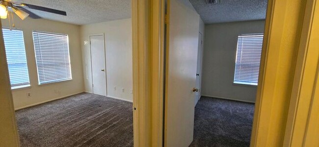 Building Photo - Tour Today! Newly Updated 2/1.5 Townhome i...