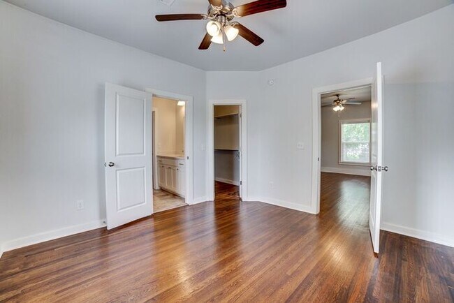 Building Photo - 3/2 Historical Home On Beautiful Main Stre...