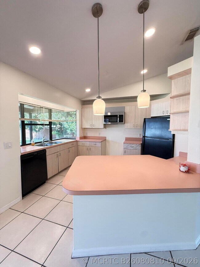 Building Photo - 2225 SE Melaleuca Blvd
