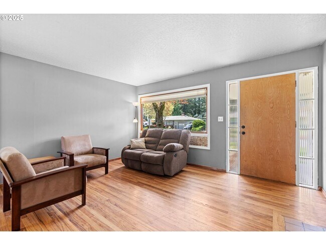 Building Photo - Quarter Acre Comfort