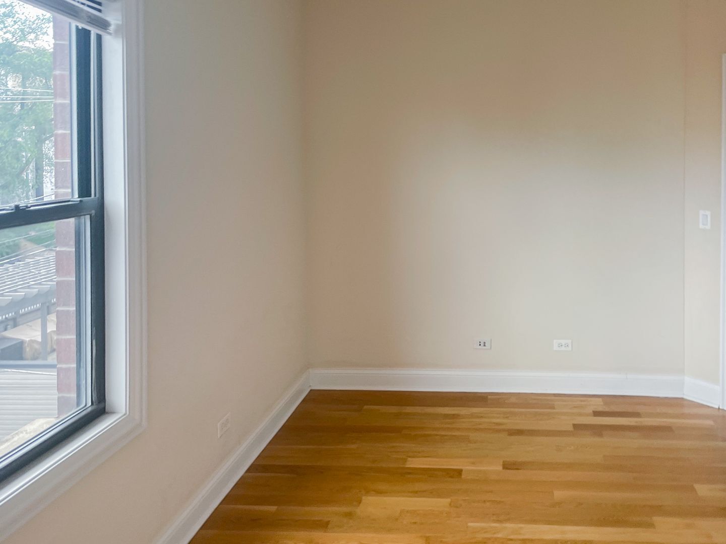 Building Photo - 3229 N Kenmore Ave