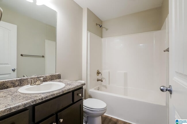 Building Photo - 3008 Village Ridge Dr