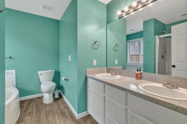 Building Photo - Amazing Floor Plan in Desirable Spanaway Neighborhood!