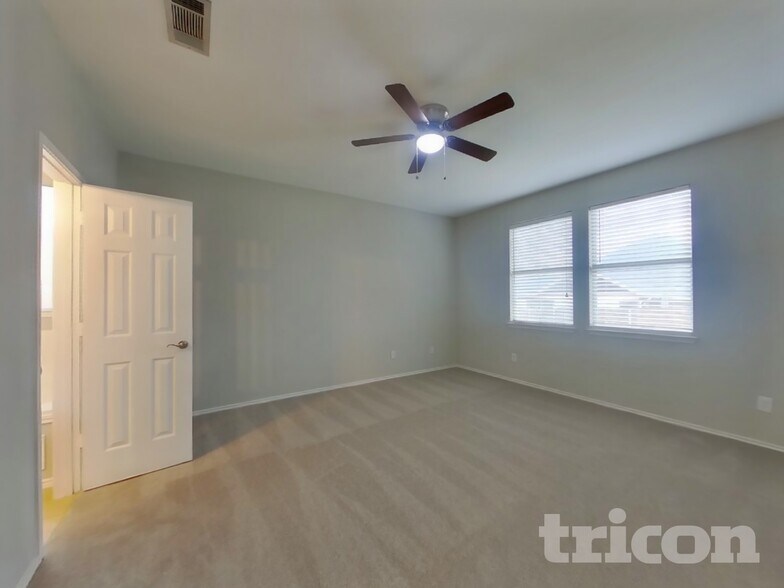 Building Photo - 3413 Fashion St