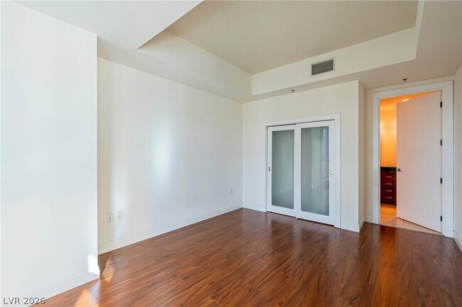 Building Photo - 4525 Dean Martin Dr