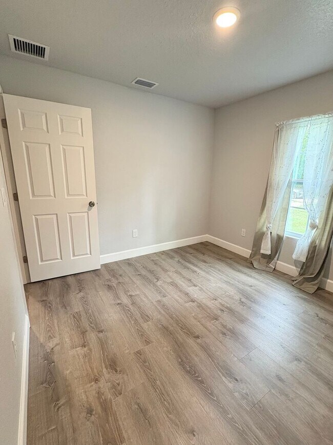 Building Photo - 9850 NE 69th Pl