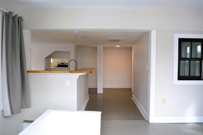 Building Photo - 2303 Lucas Turnpike