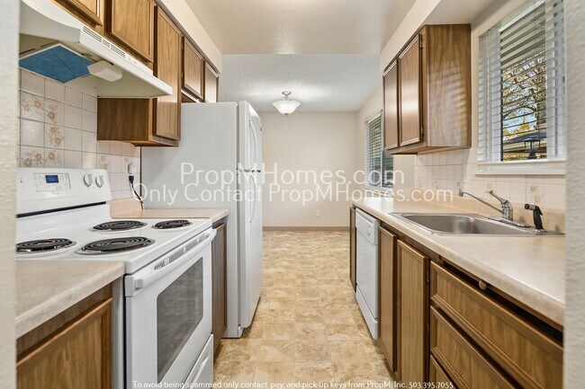 Building Photo - Discover Serenity in Montavilla's Hidden Gem!