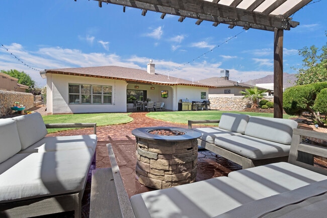 Building Photo - 7242 Canyon Wren Ave