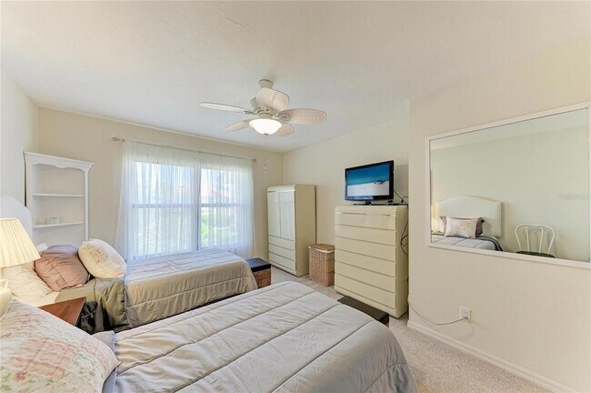 Building Photo - 3946 Wilshire Cir E