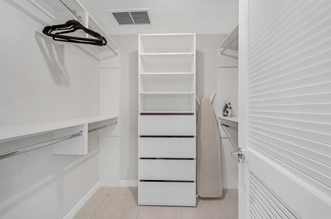 Building Photo - 3250 NE 1st Ave