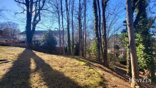 Building Photo - 208 N Sunset Dr