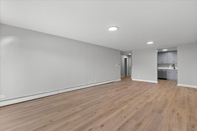 Building Photo - 1000 E Orchard St