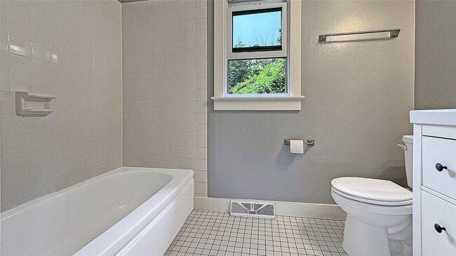Building Photo - 1704 NY-9D