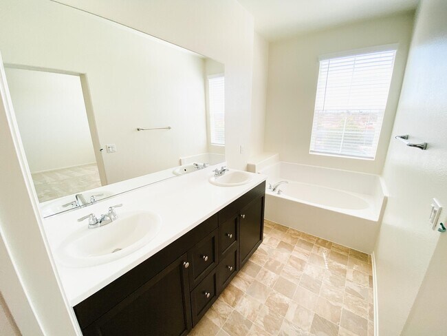 Building Photo - 27423 Georgetown Dr