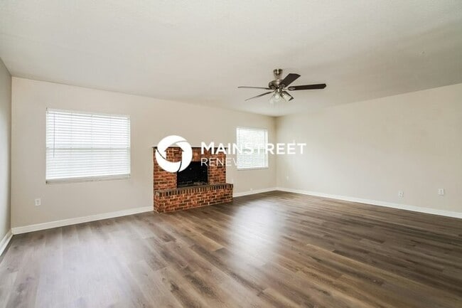 Building Photo - 4 Bedroom Pet-Friendly Home in ORLANDO, FL with Main Street Renewal